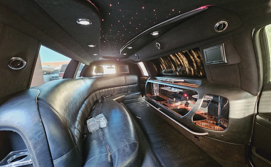 Lincoln Stretched Towncar gallery 1